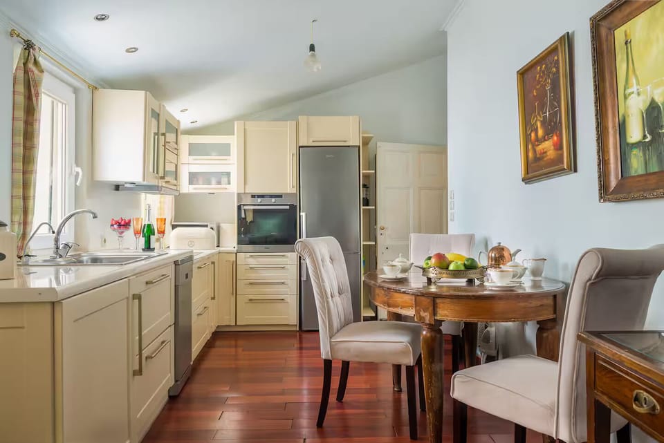 Liston Town House kitchen and dining