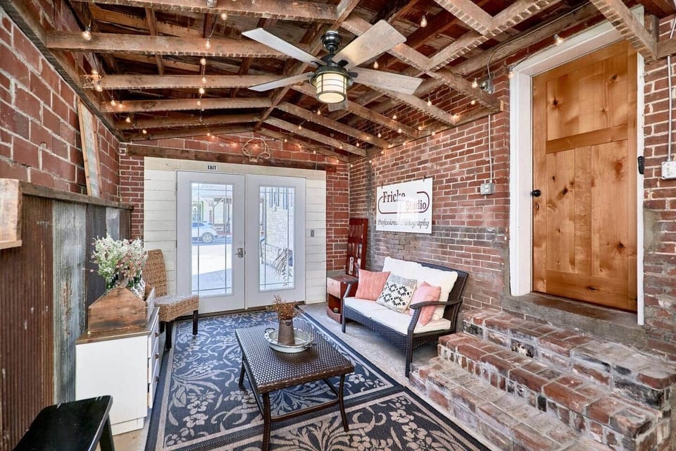 3 Season Room/Gathering Area