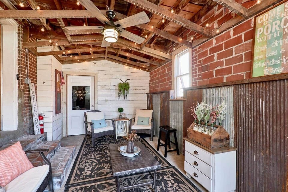 3 Season Room/Gathering Area