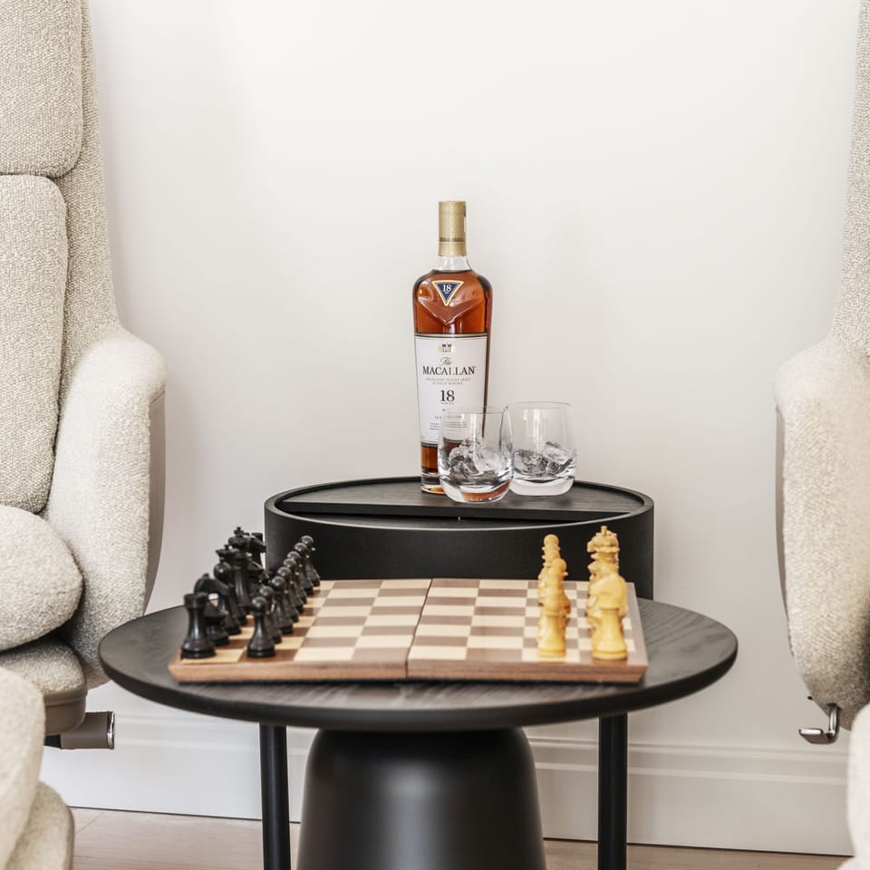 Chess board in the living area - 4 The Reach