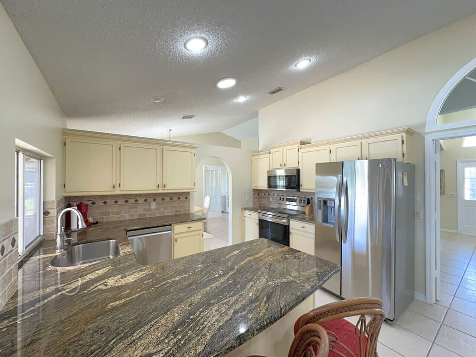 Kitchen w/ Stainless appliances