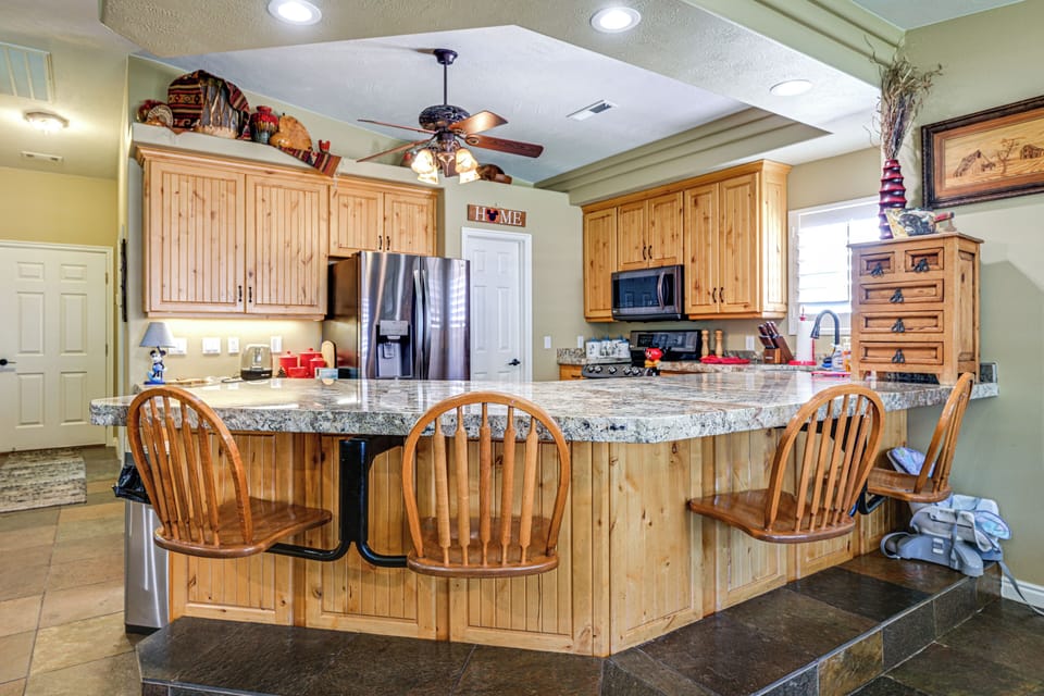 Kitchen | Main Level