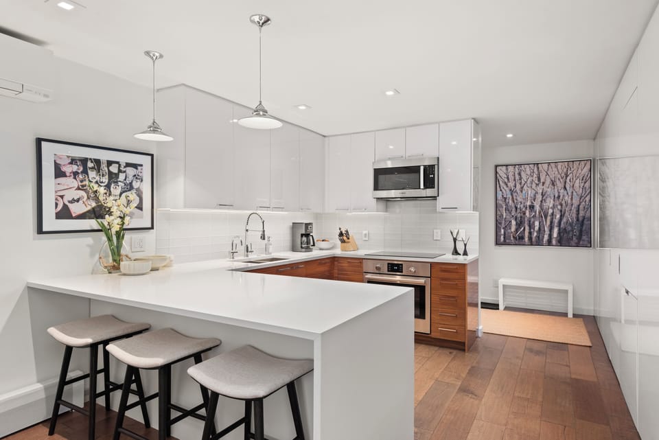 Fully-equipped kitchen with high-end finishes and built-in cabinetry.