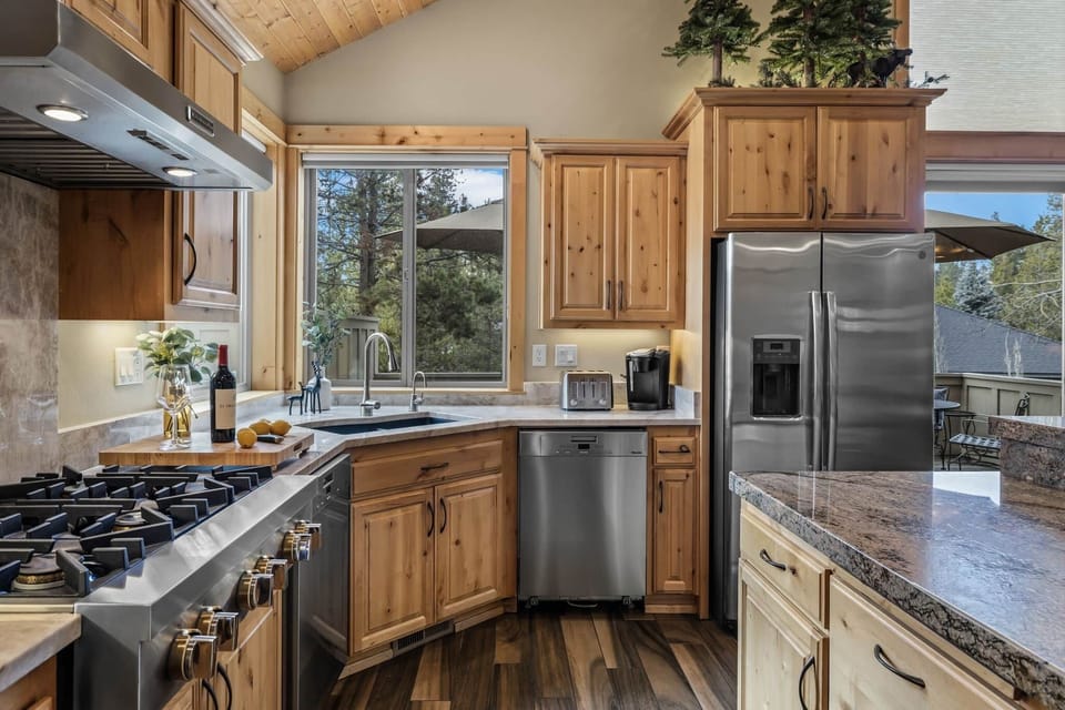 sunriver-vacation-rental-chef-kitchen.jpg