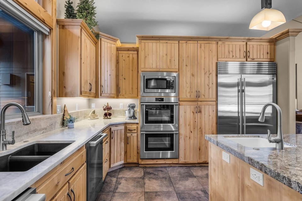 sunriver-vacation-rental-chef-kitchen.jpg