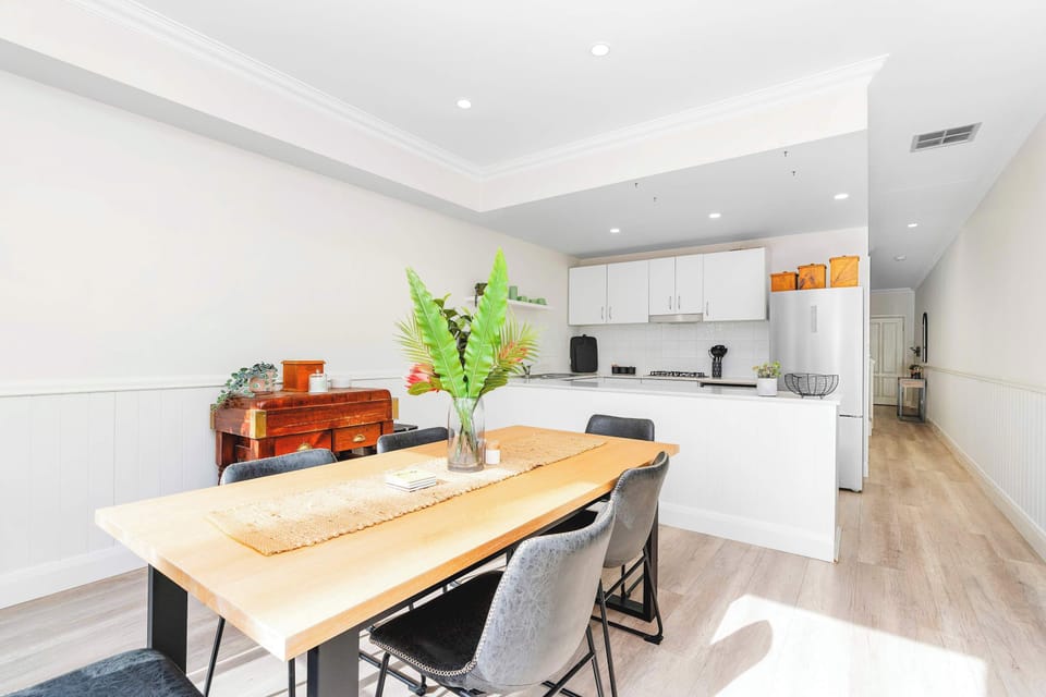 Dining & Kitchen Space