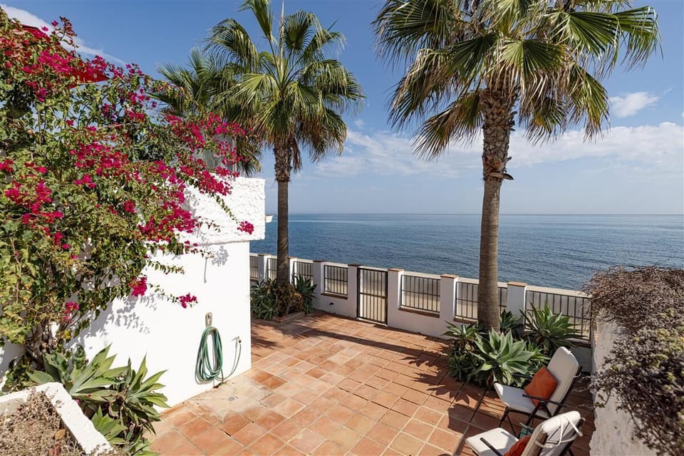 Second private terrace and gardens with direct access to the beach