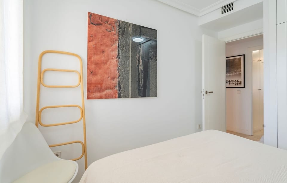 Guest bedroom
