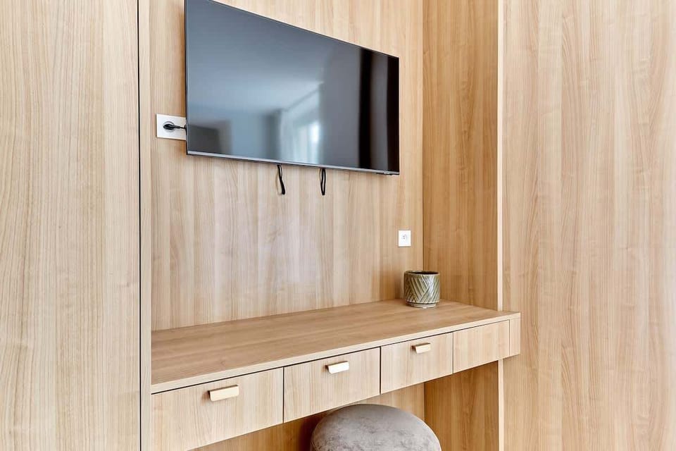Chambre 2 avec lit queen size et smart TV