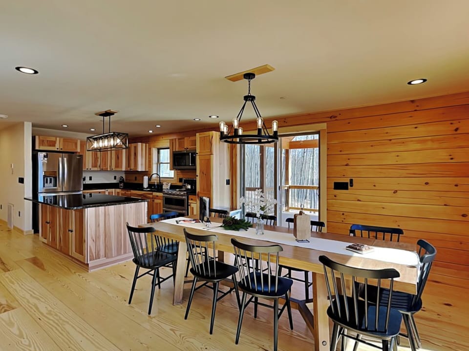 Open Dining & Kitchen w. Deck Access