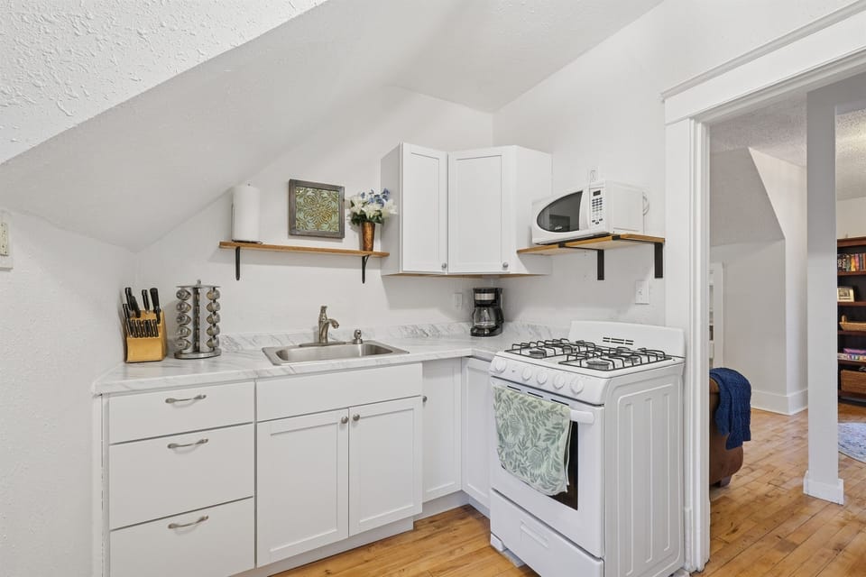 Bayberry Apartment has a full kitchen for your convenience. 