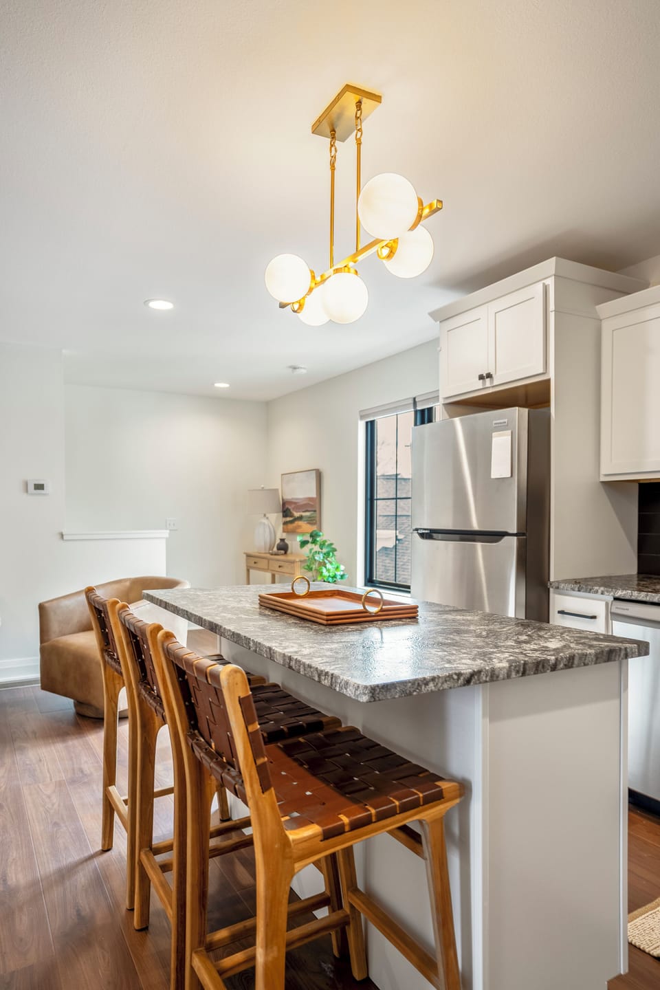 Cook and dine comfortably in the full kitchen with island seating. Enjoy a thoughtful welcome basket with coffee, chocolates, dishwasher pods, and helpful guide! 