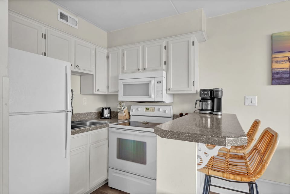 Fully equipped kitchen.