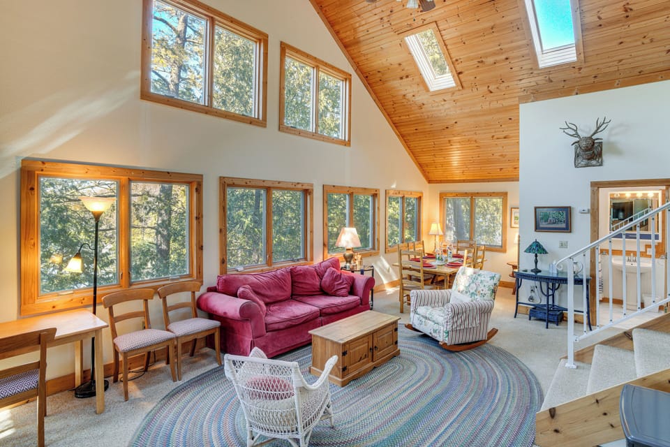 Elkhart Lake Vacation Rental | 5BR | 2BA | 2,400 Sq Ft