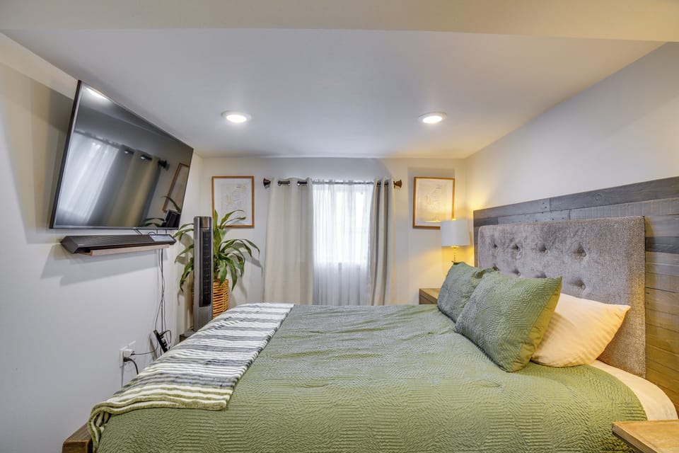 Bedroom | King Bed