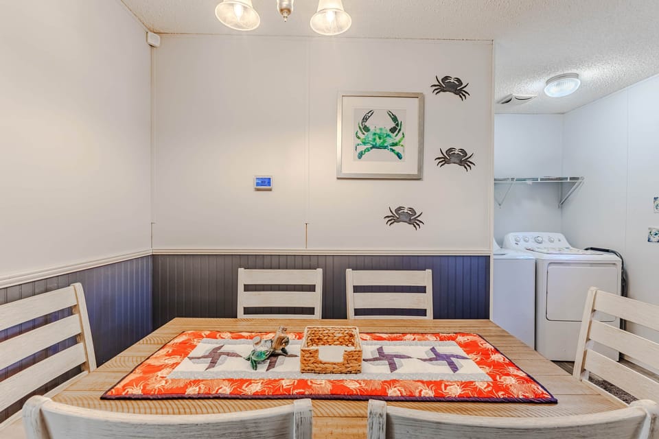 Dining/Laundry 