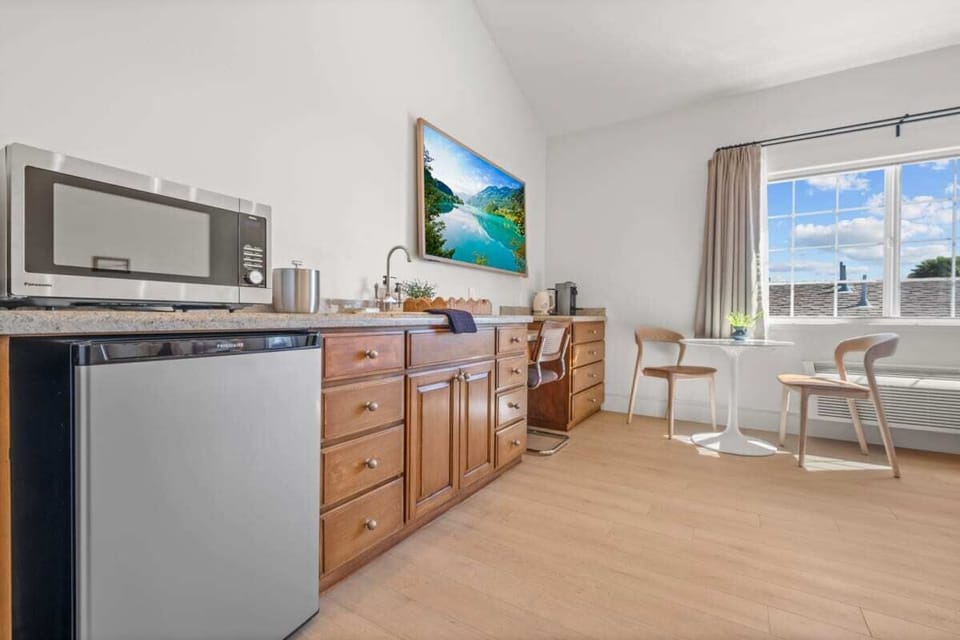 Kitchenette with Nespresso Coffee Machine and Mini Fridge - No Stove