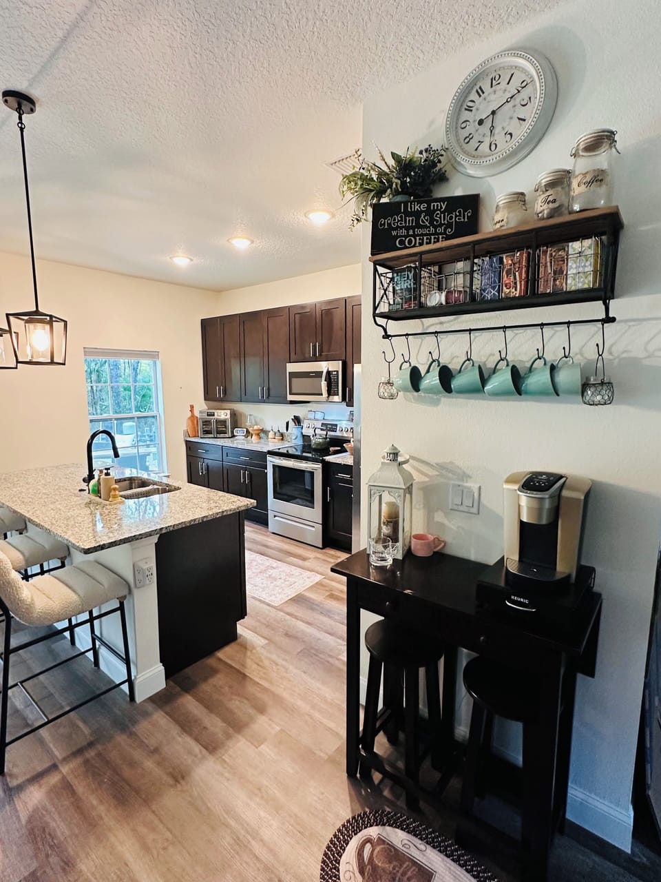 Kitchen and coffee bar