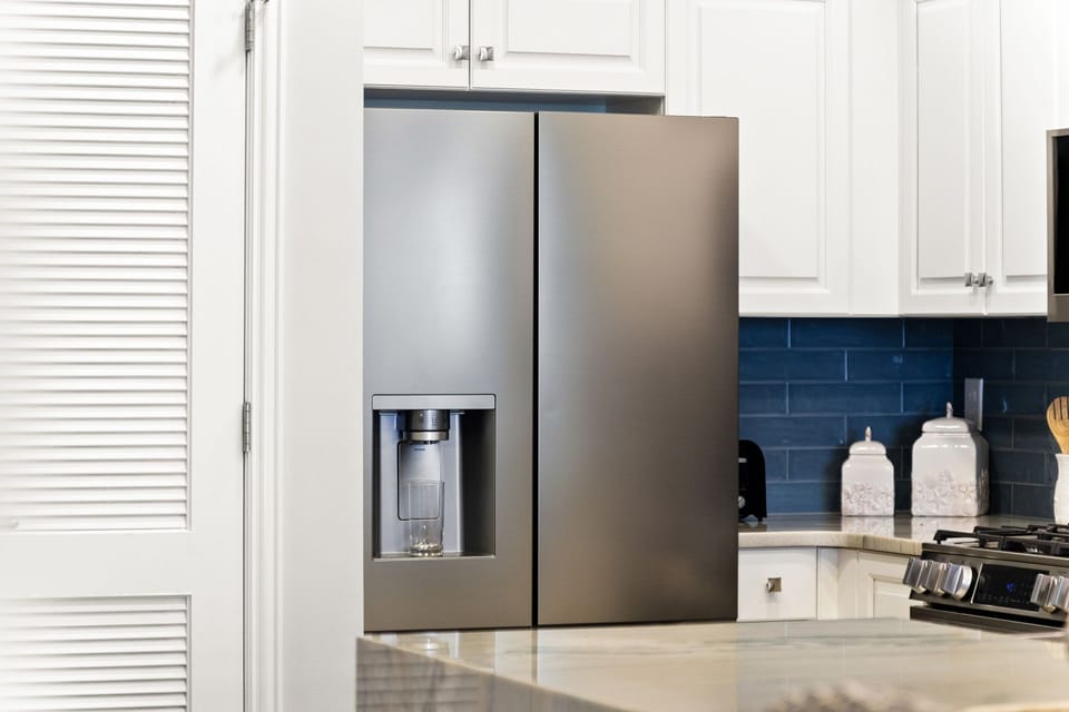 Plenty of storage for your favorite food and drinks.