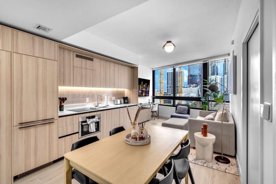 New Downtown 12th Floor  Walk Everywhere + Pool/Gym (8671)
