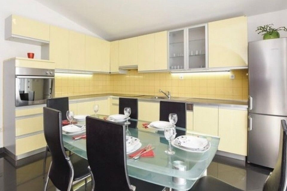 Kitchen 1
