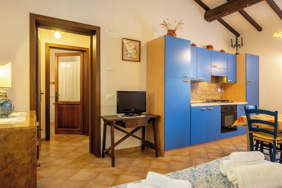 Autumn, Bedroom, Kitchen, Spring, Summer