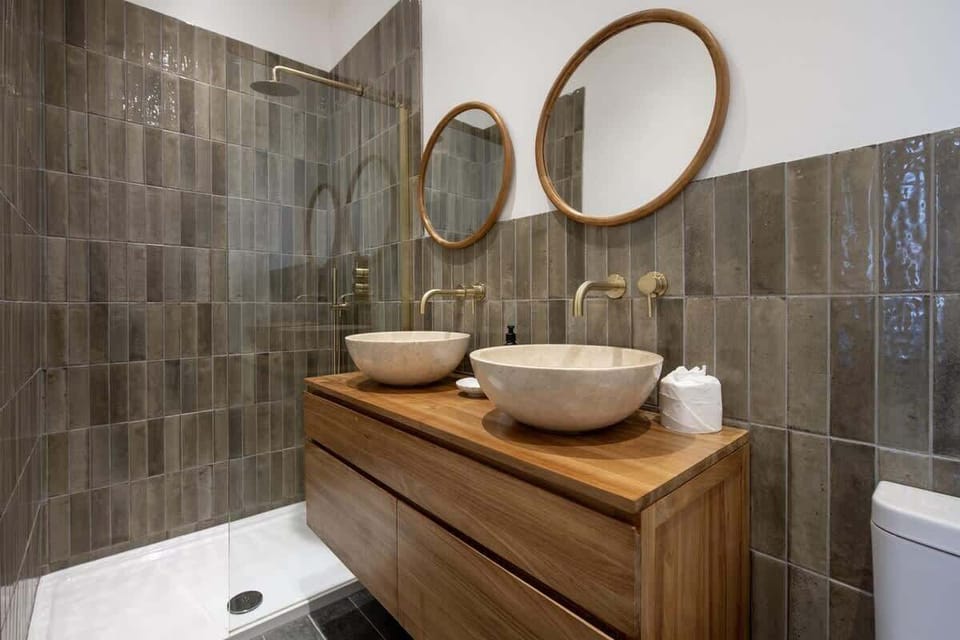 Ensuite to Master bedroom