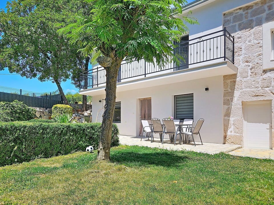 Residential Area, Door, Garden, Lawn, Yard, Landscaping, Balcony, Shade, Estate, Backyard