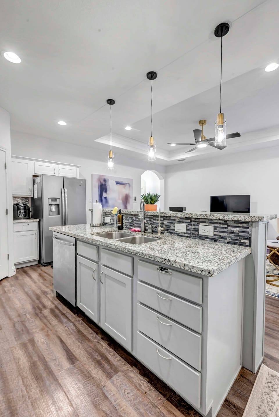 Fully equipped kitchen with large island