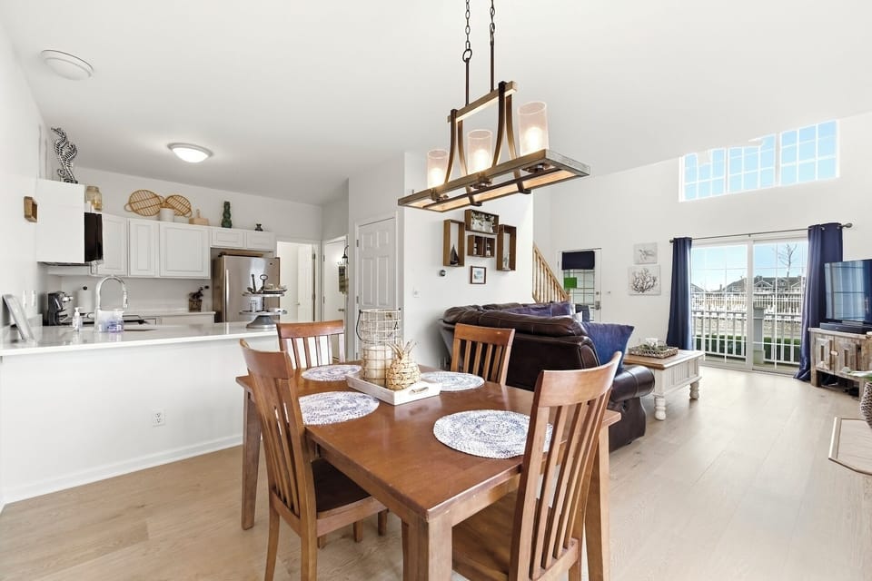 Open concept living, dining and kitchen area