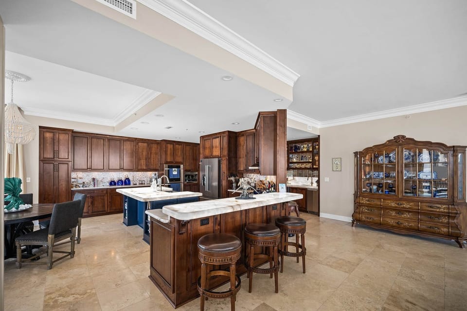 Breakfast Room / Kitchen View 