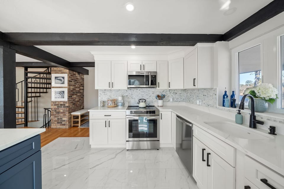 Fully equipped kitchen with modern appliances, Keurig and island seating for 3.