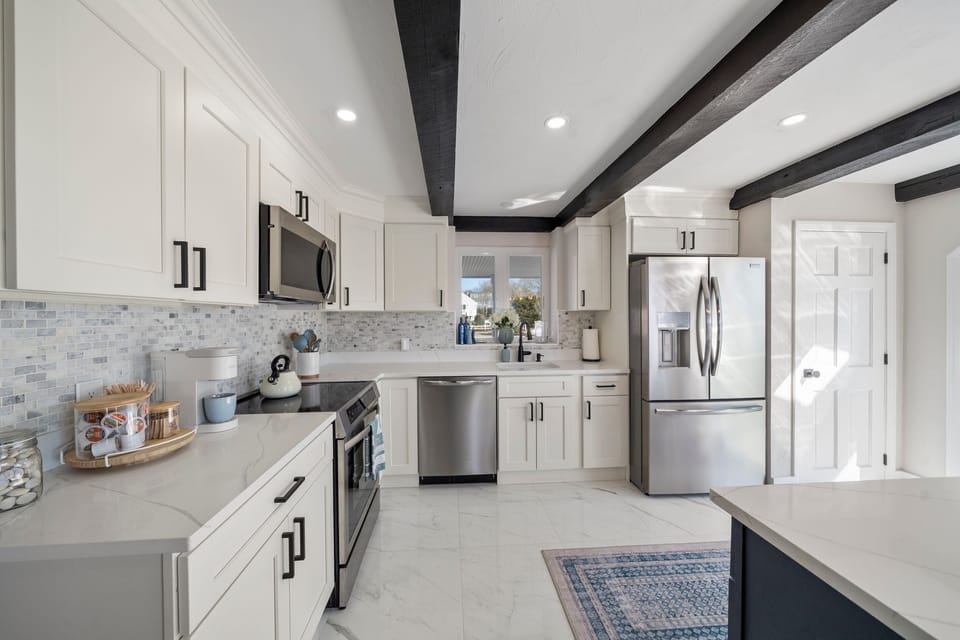 Fully equipped kitchen with modern appliances, Keurig and island seating for 3.