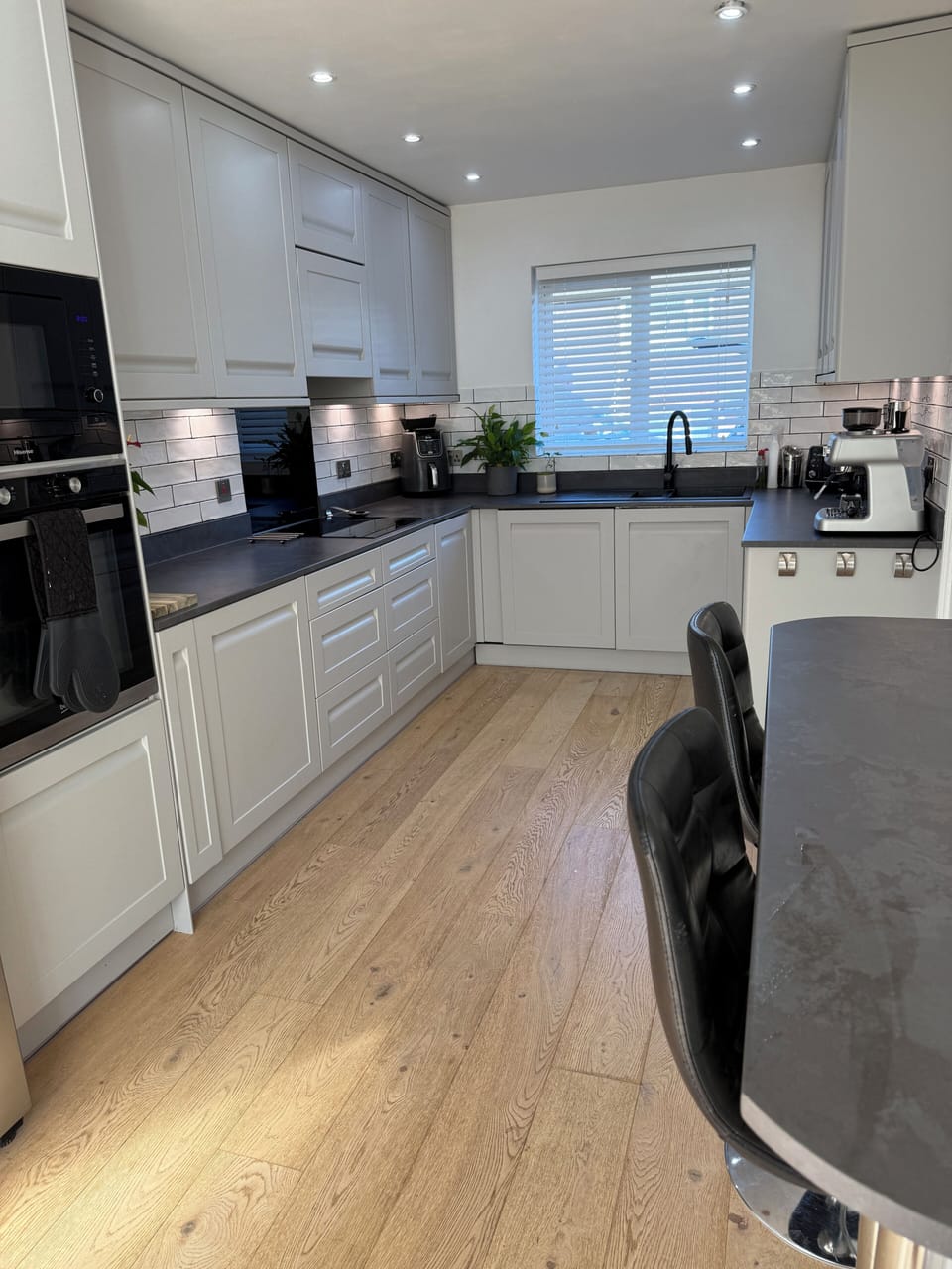 Fully fitted kitchen