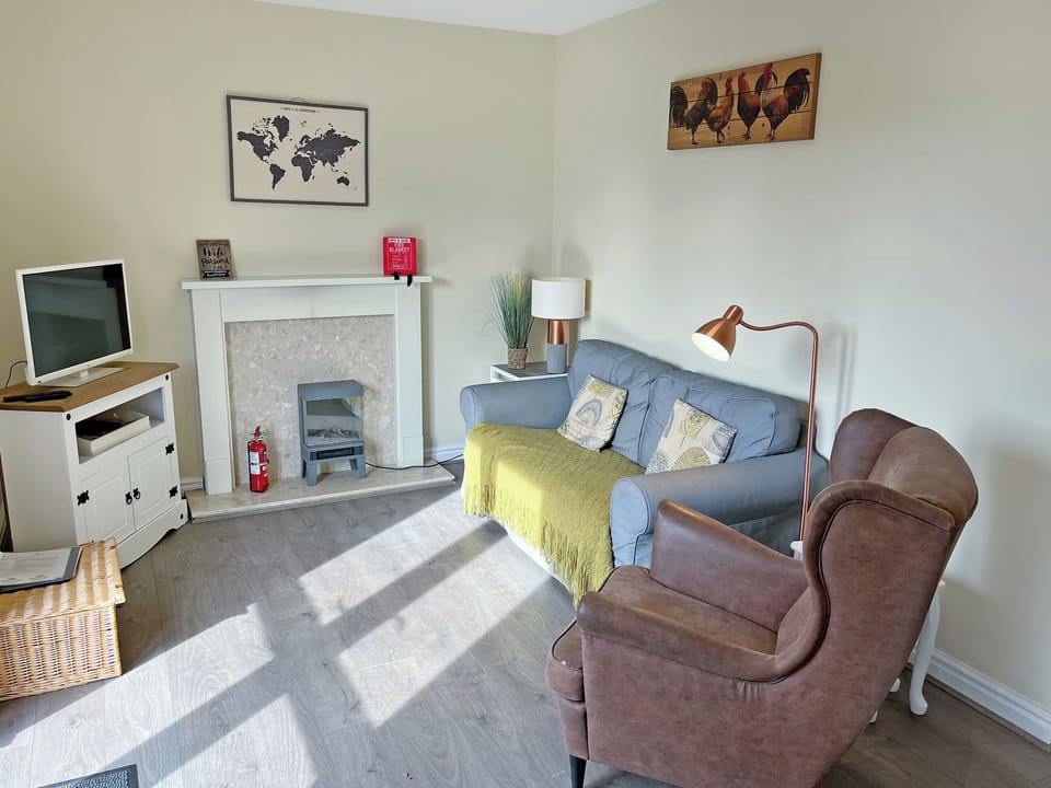 Living room | Hawthorn Cottage - Hillcrest Country Park, Caldwell, Richmond