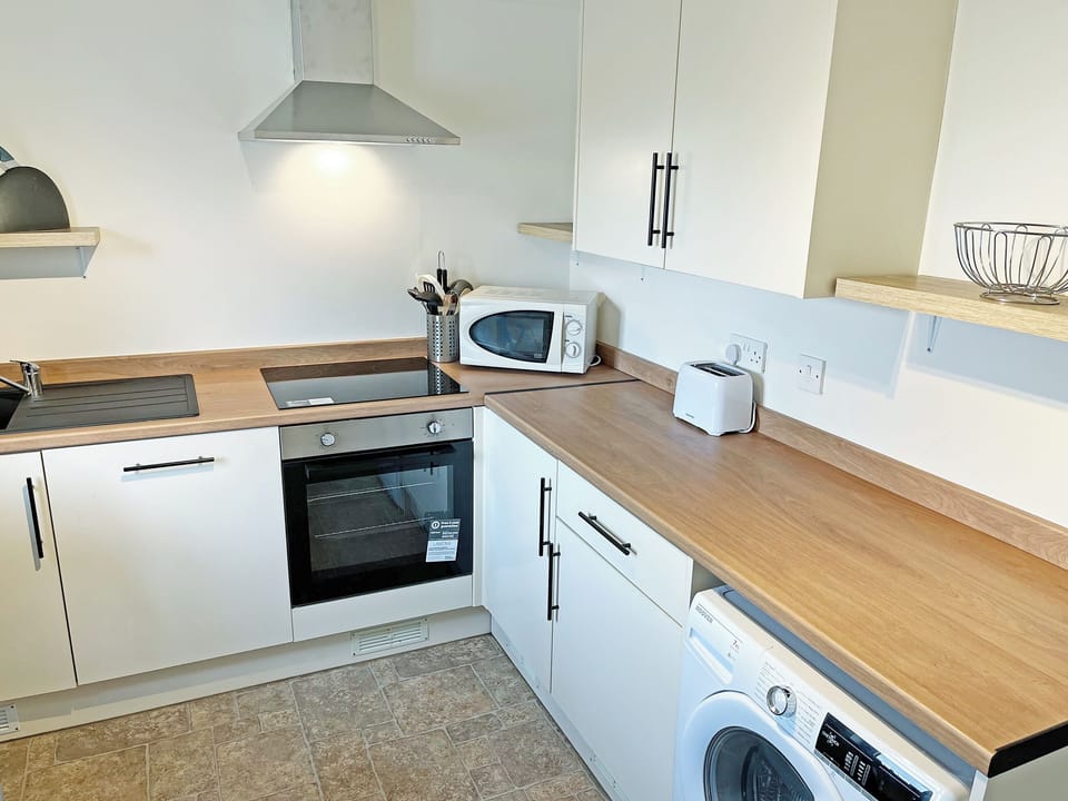 Kitchen | Ivy Cottage - Hillcrest Country Park, Caldwell, Richmond