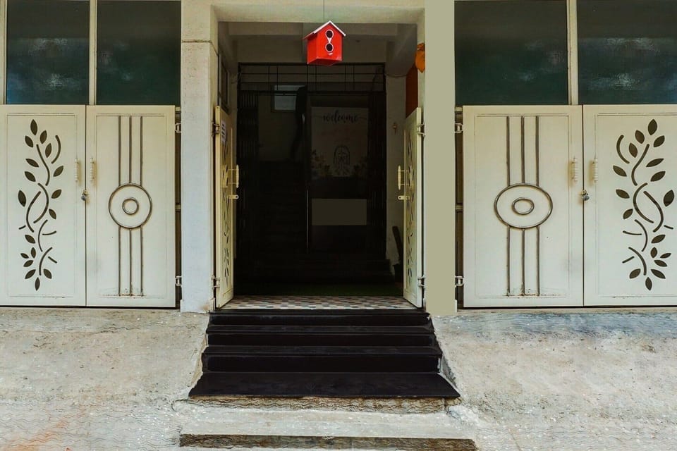 Entrance / Reception