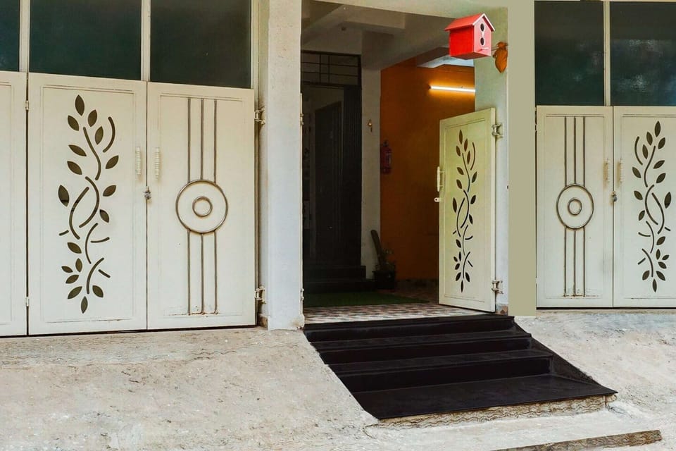 Entrance / Reception