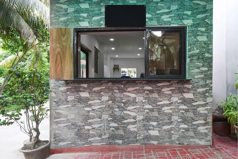 Entrance / Reception