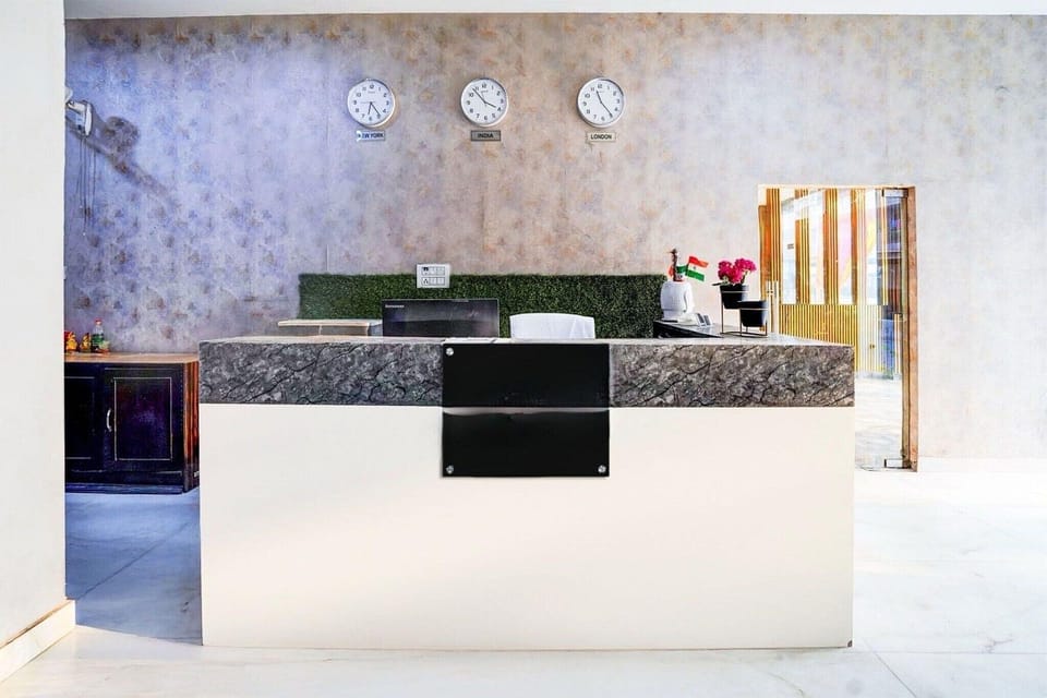 Entrance / Reception