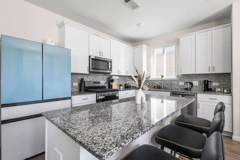 [Kitchen] Sleek, open & fully equipped kitchen - designed for comfort & style