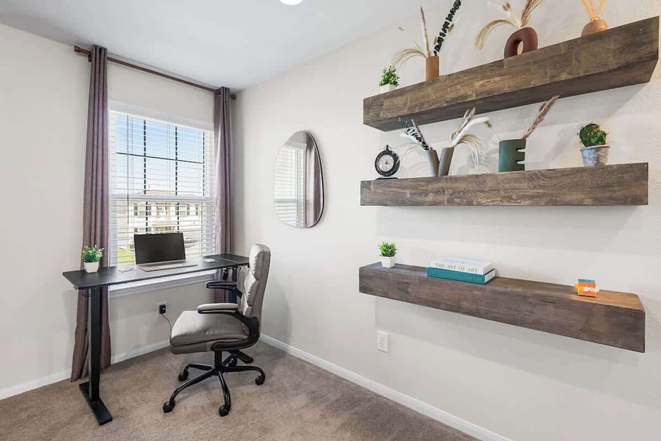[Workspace, Upstairs] Creative workspace - Desk & Open Vibes