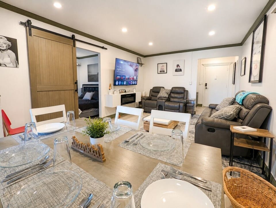 Space to relax, dine & enjoy time together. 🛋️✨** Kick back in the inviting living area, stream your favorites, or gather around the table after a day exploring Atlanta.