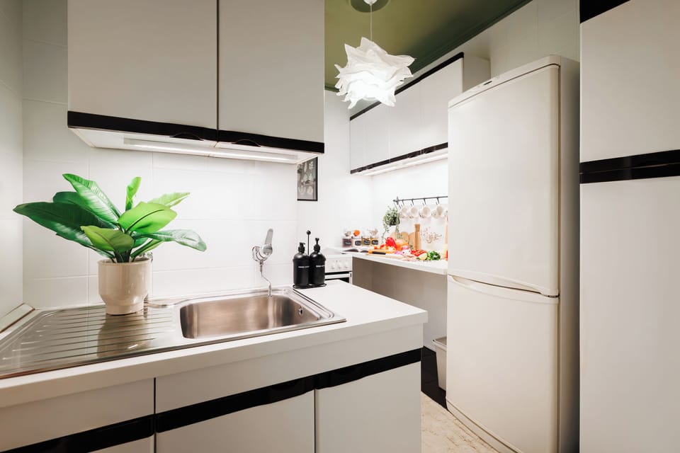 Fully equipped kitchen with oven, stove, fridge, coffee machine, cookware