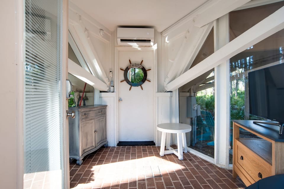 This room has an adorable modern coastal vibe!
