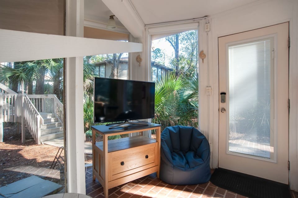 Hang out in the downstairs lounge—watch TV, play board games, or take a cozy post-dinner nap!