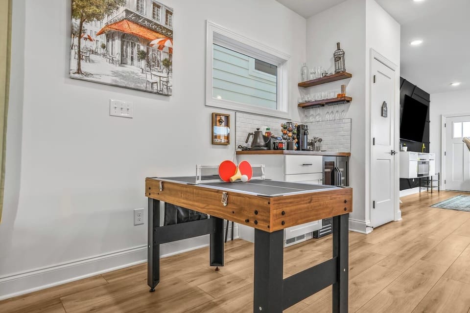 Enjoy some fun games with the interchangeable table plus a wall mounted bottle cap game just behind it for an extra playful touch.