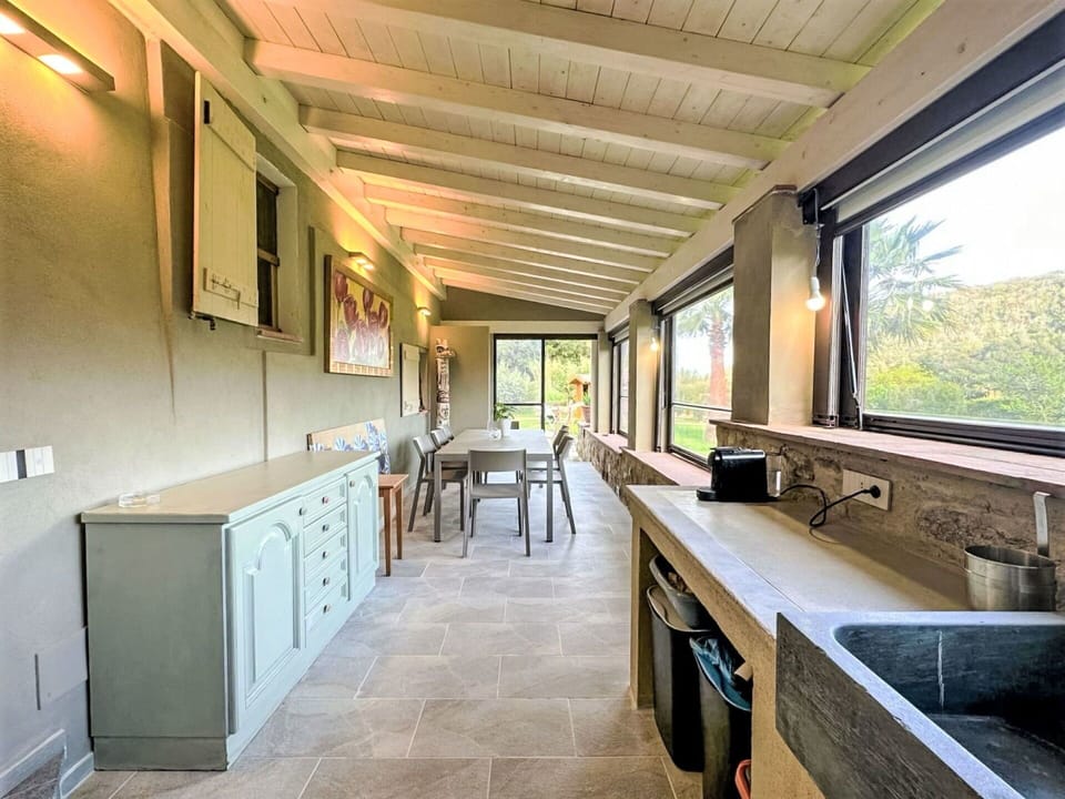 Interior Design, Wood, Ceiling, Furniture, Flooring, Countertop, Floor, Lighting, Home, Kitchen