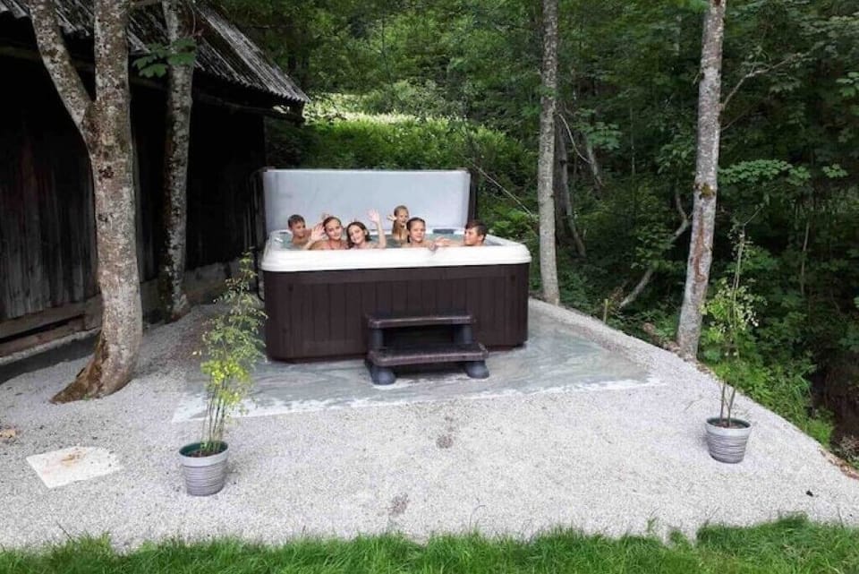 Outdoor spa tub
