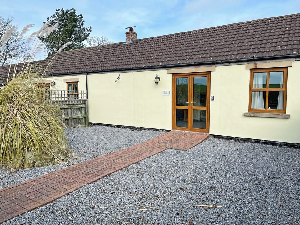Exterior | Elder Cottage - Hillcrest Country Park, Caldwell, Richmond